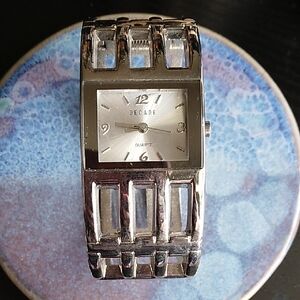 Decade Silver Quartz Bangle Bracelet Watch
